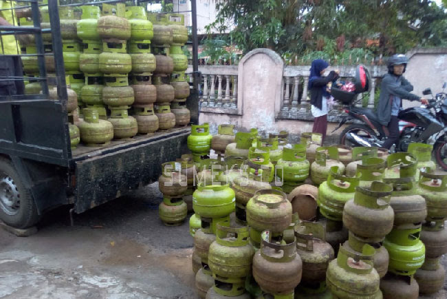 Warga Miskin Menjerit, Beli Gas Melon 3Kg Harus Pakai KTP, Pak Jokowi yang Dilarang itu Orang Kaya