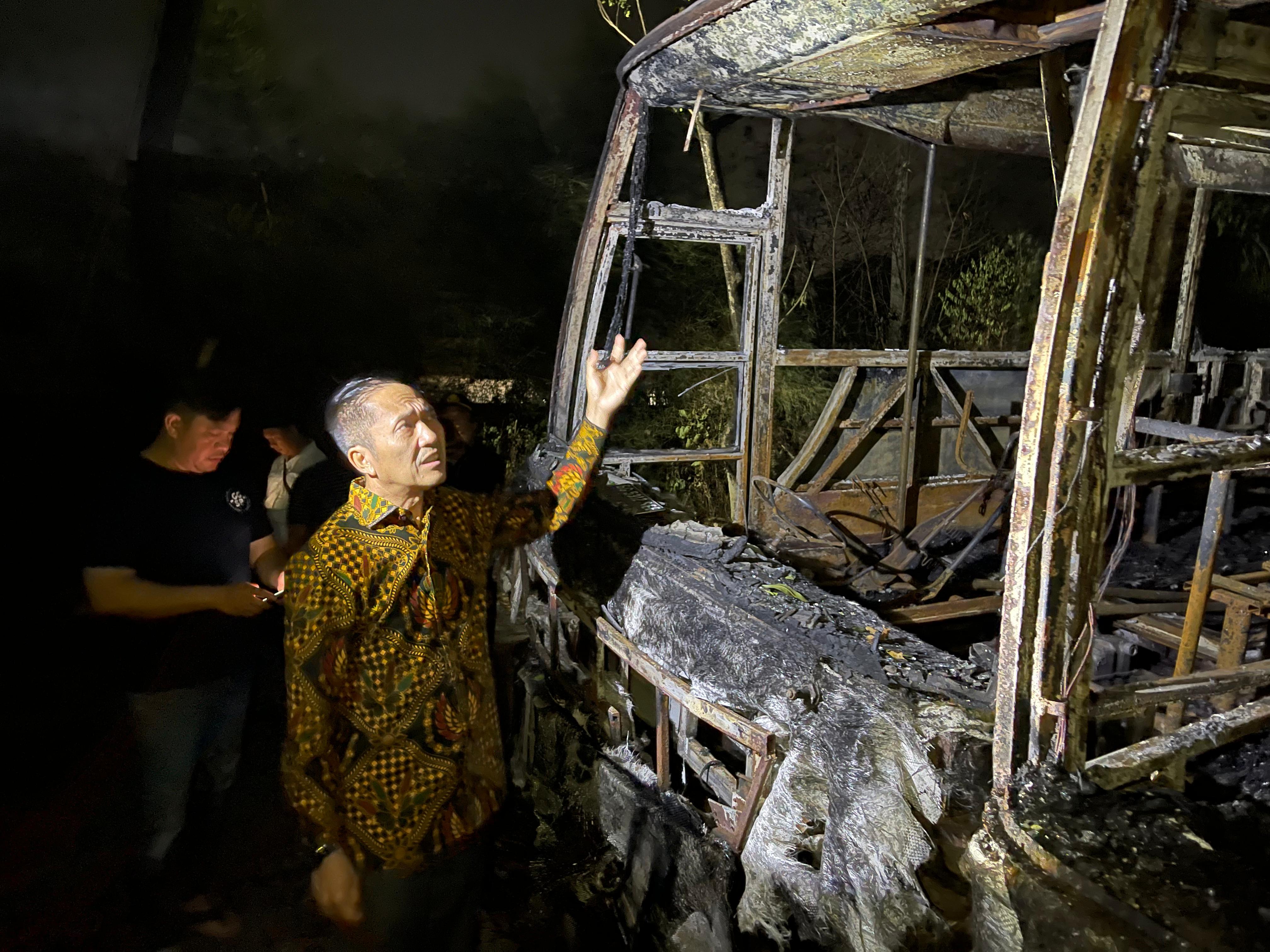 Pj Wako Palembang Ratu Dewa Bergegas Tinjau 12 Bus Trans Musi yang Terbakar di Terminal Alang-Alang Lebar