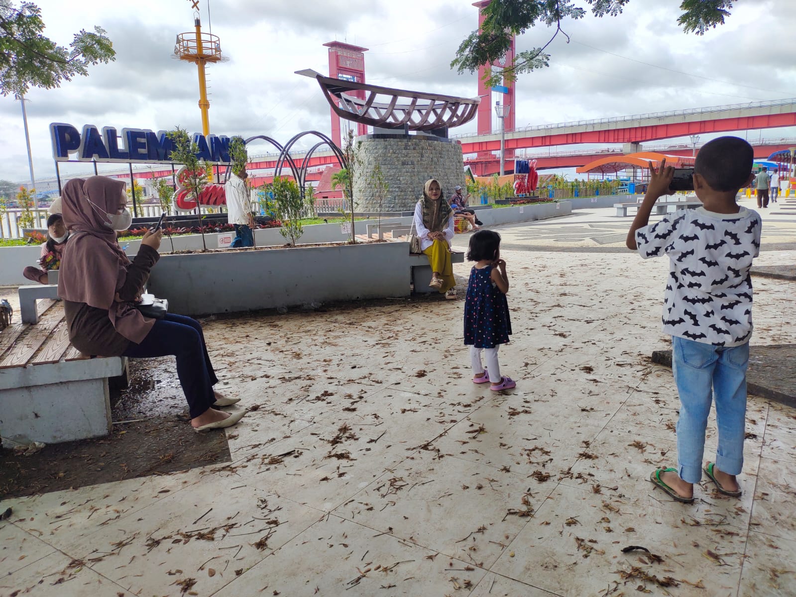 Jaga Kenyamanan Wisatawan, Plaza Pasar 16 Ilir Palembang Dijaga Pol PP