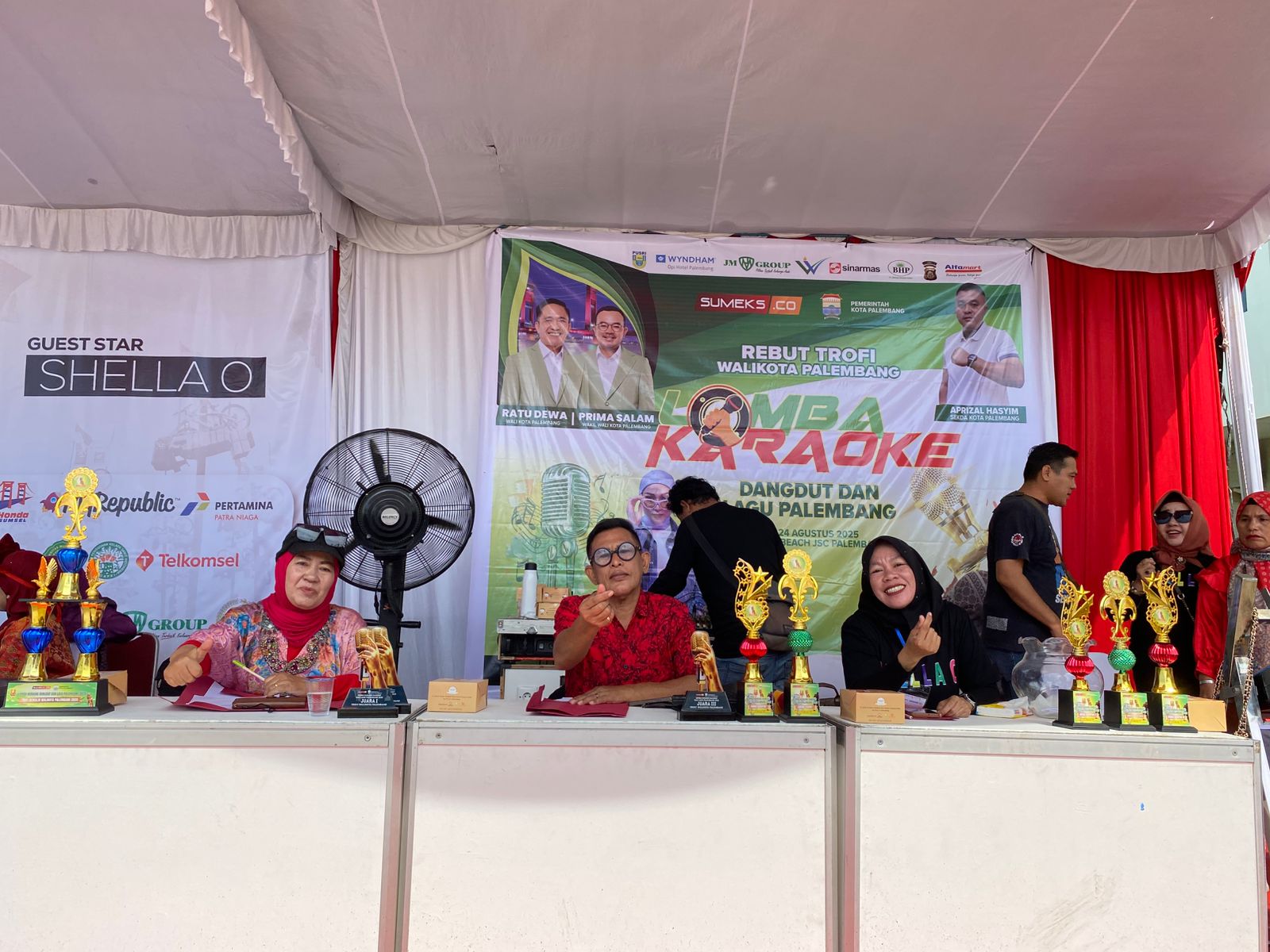 Final Lomba Karaoke Dangdut & Lagu Palembang 2025 SUMEKS.CO, 15 Peserta Lolos Rebutkan Trofi Wali Kota