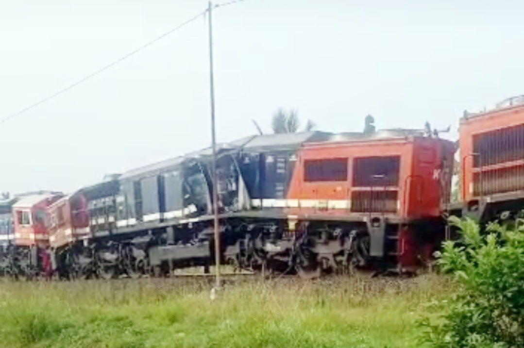 KA Babaranjang Tabrakan di Stasiun Rengas Lampung, 4 Orang Luka. Perjalanan Kereta Api Tertunda