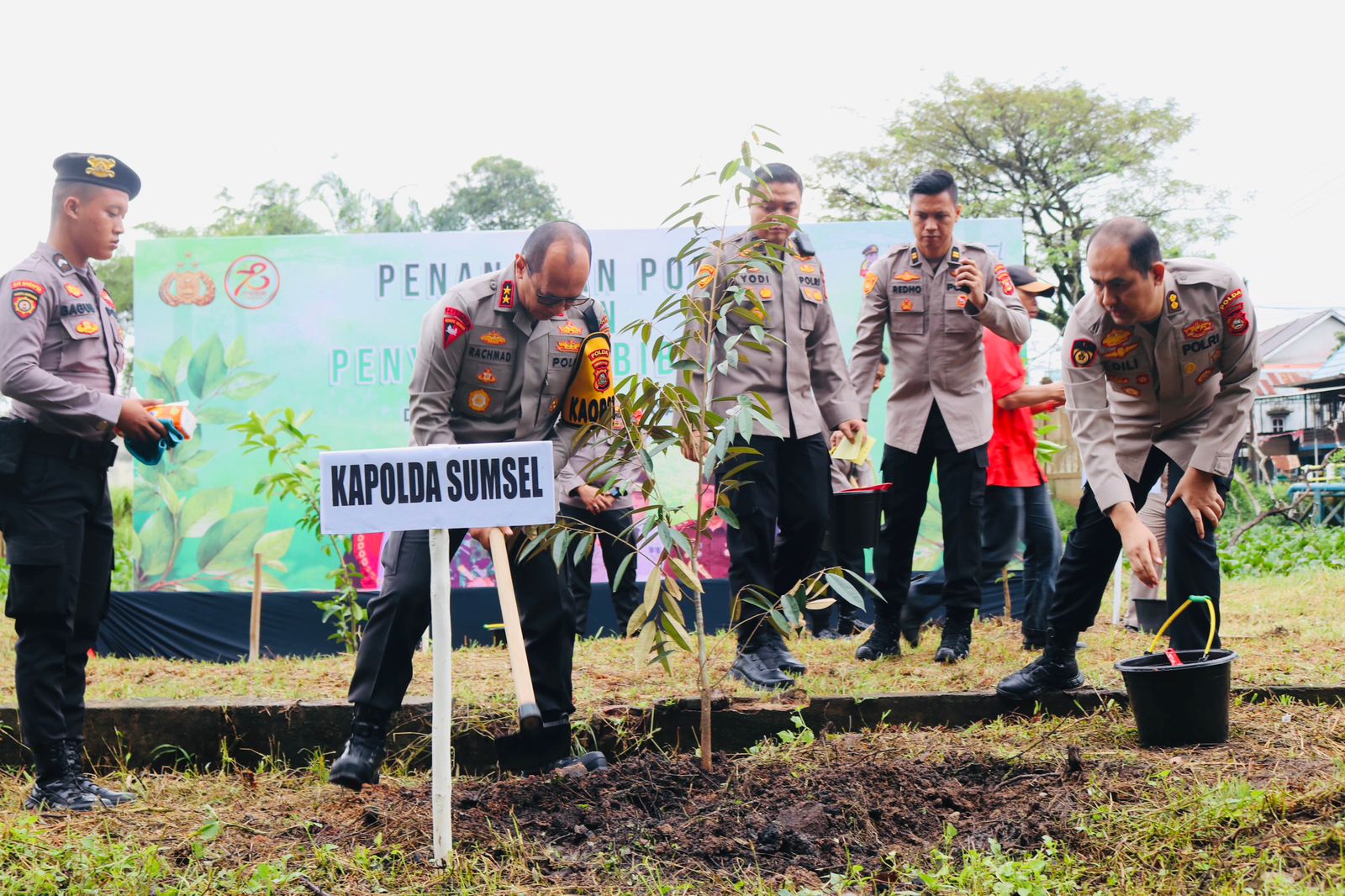 Hari Bhayangkara ke-78, Polda Sumsel Bedah Rumah, Beri Layanan Kesehatan hingga Tanam 57.489 Bibit Pohon