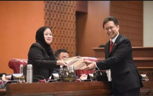 Ketua DPR Puan Maharani Sahkan UU Kesehatan, Siap Jadi Payung Hukum,  Hak Nakes Terpenuhi