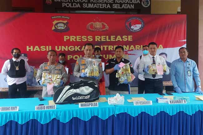 Polda Sumsel Amankan 20 Kilogram Sabu Asal Malaysia di Lobi Hotel Bintang 3 Palembang 