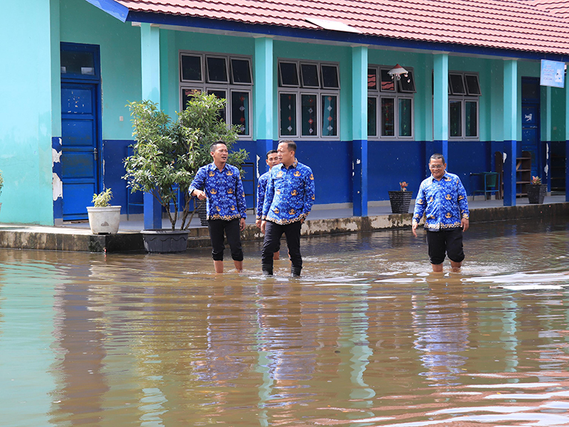 Banjir Rendam Sekolah di Palembang, Dinas Pendidikan Terapkan Pembelajaran Daring untuk Jaga Keamanan Siswa