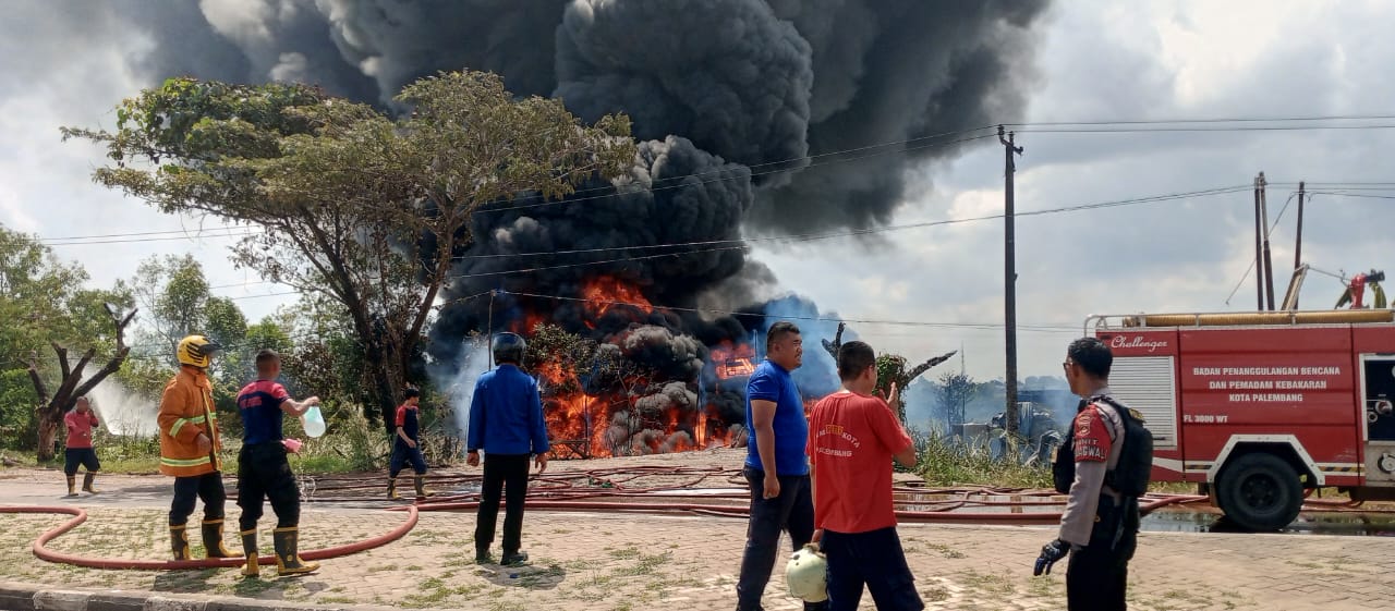 Sering Dirazia, Gudang Penyimpanan BBM Ilegal di Wilayah Pemulutan Ogan Ilir Terbakar