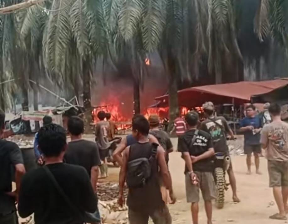 Kebakaran Sumur Minyaj Ilegal di Wilayah PT Hindoli, APH Kemana?