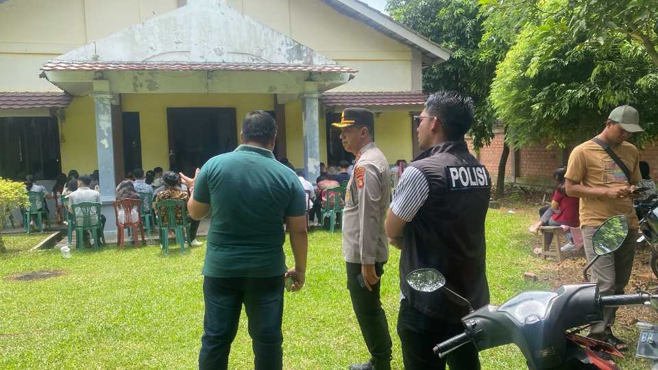 Jaga Kekhidmatan Perayaan Pekan Suci dan Paskah, Polres Ogan Ilir Lakukan Pengamanan di Gereja