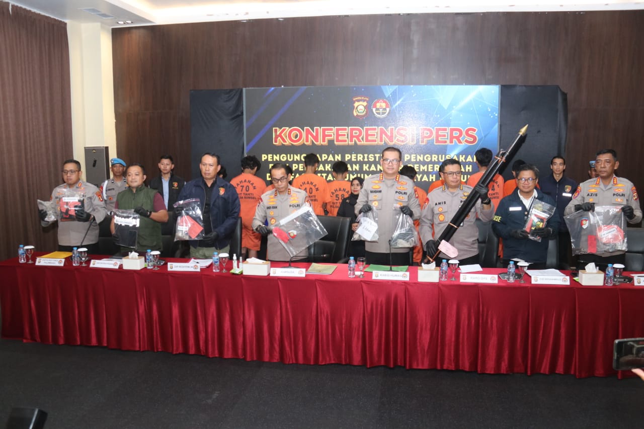 Pamerkan Pelaku Pengerusakan dan Pembakaran Fasilitas Umum saat Demo, Kapolda Sumsel: 90 Diamankan, 25 TSK