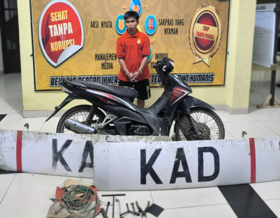 Pria Ini Nekat Curi Panel Body Pesawat di Kampung Wisata Prabumulih, Diangkut Pakai Sepeda Motor