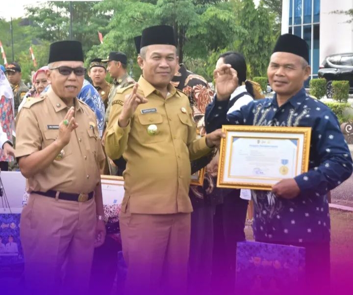Wabup Musi Rawas Serahkan Bingkisan dan Santunan Kematian dalam Apel Pagi Spesial