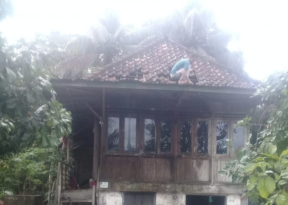 4 Rumah Warga Sukananti Baru Ogan Ilir Diterjang Puting Beliung, Atap Genteng Terlepas