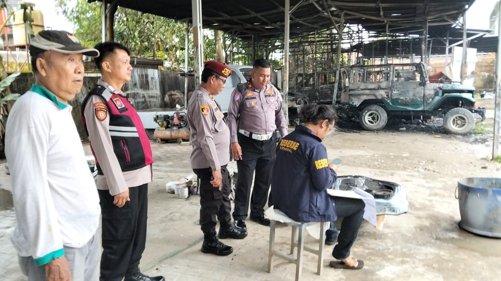 Kebakaran Bengkel Mobil di Palembang Hanguskan 4 Kendaraan Dipicu Percikan Api, Hardtop hingga Jupiter Gosong 