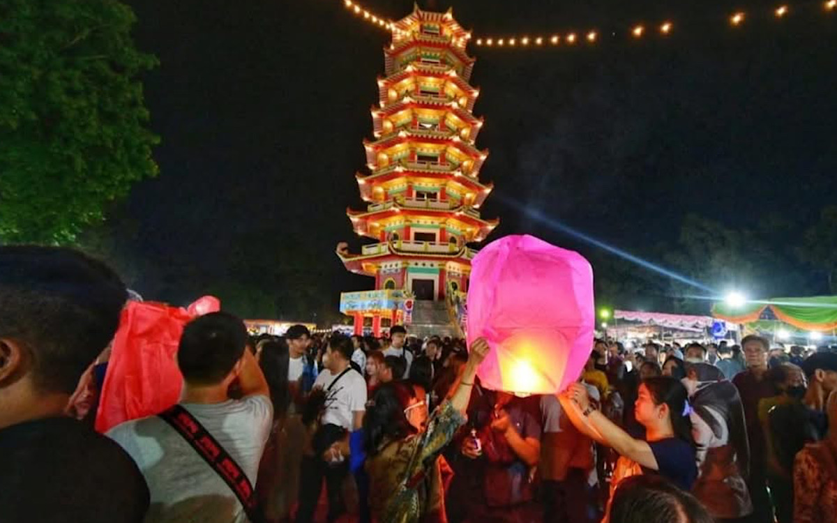 Jelang Cap Go Meh Ramai Warga ke Pulau Kemarau Lewat Jembatan Tongkang, 6 Unit Terpasang Panjang 180 Meter 