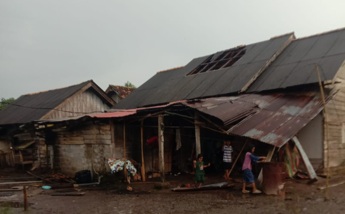 Diterjang Angin Puting Beliung, 25 Rumah di Muara Sugihan Banyuasin Rusak
