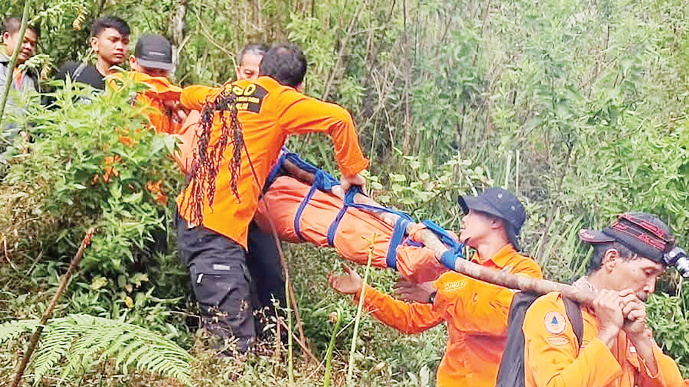 9 Jam Proses Evakuasi Pendaki Asal Bengkulu yang Meninggal Kedinginan di Puncak Gunung Dempo  