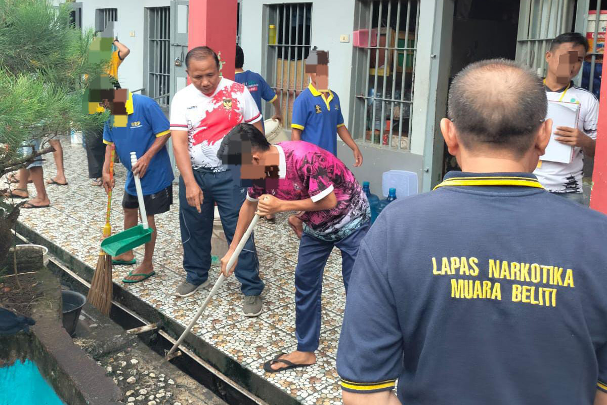 Kebersihan Sebagai Kunci Kesehatan, Warga Binaan Lapas Muara Beliti Gelar Aksi Bersih-Bersih Rutin