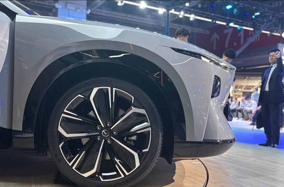 Mazda EZ-60 Resmi Diperkenalkan: SUV Listrik Bergaya Futuristik Siap Tantang Tesla Model Y