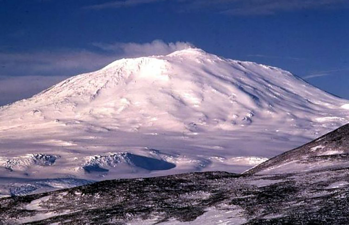 Wow! Meski Dinyatakan Berbahaya, Gunung Erebus di Antartika Ini Semburkan Debu Emas Rp97 Juta Sehari