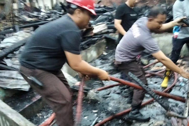 Noval Sedang Mengaji Saat Rumahnya Terbakar, 10 Suku Emas Neneknya Masih Terus Dicari di Sisa Puing Bangunan  