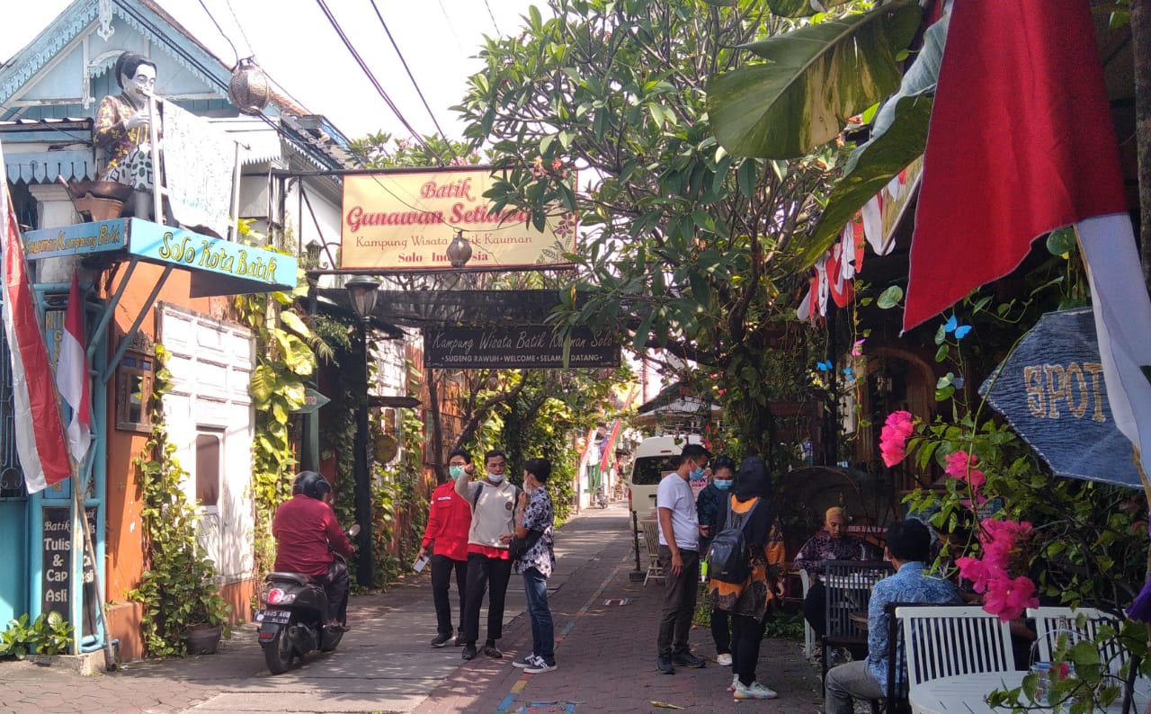 Wisata Belanja dan Belajar di Kampung Batik Kauman, Solo