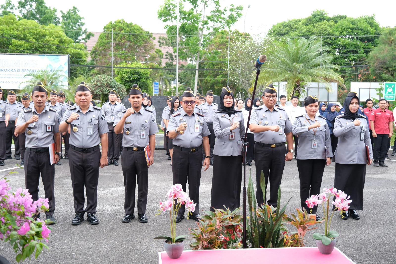 Kanwil Kemenkum Babel Gelar Apel Pagi dan Penghargaan Pegawai Teladan Triwulan III