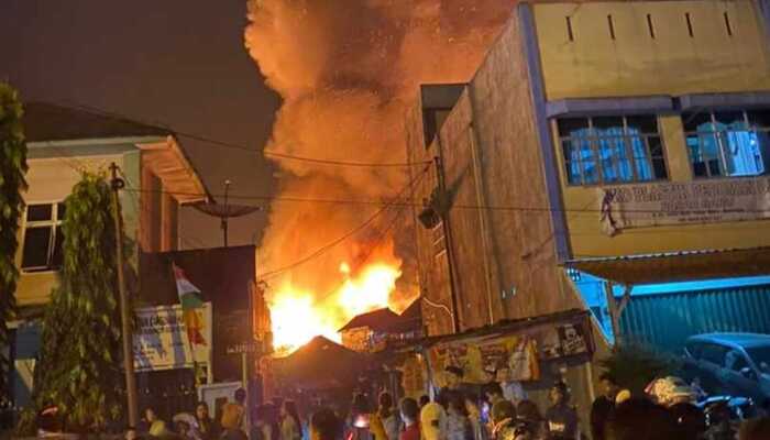 8 Rumah Warga di Kelurahan Kemalaraja Baturaja Hangus Terbakar