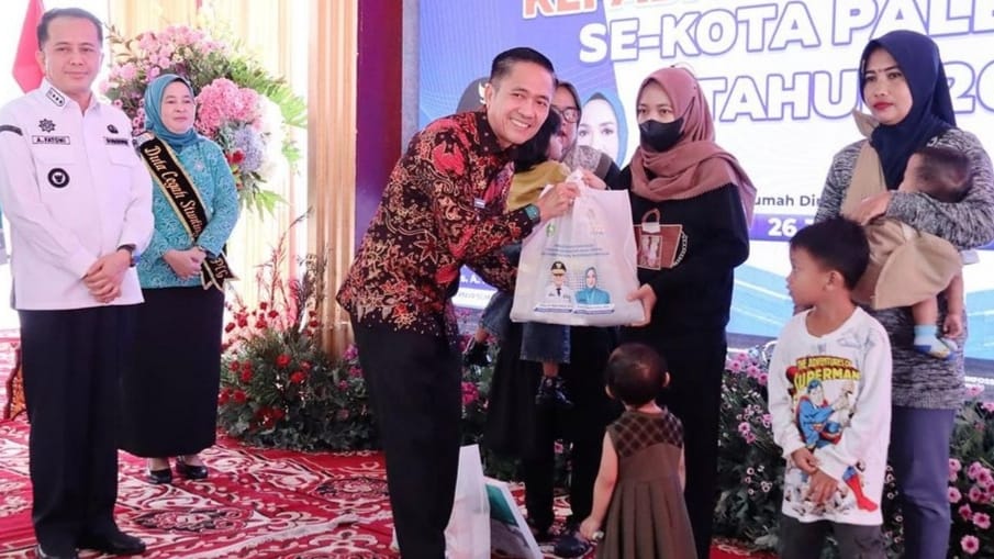 Acungi Jempol, Awal Tahun 2024 Pj Wako Palembang Ratu Dewa Berhasil Salurkan 18.000 Lebih Paket Bansos Sembako