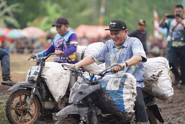 Enos-Yudha, Adu Nyali di Jalur Gasstrack Dengan Muatan Dua Karung Jagung