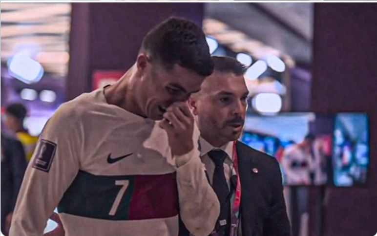 Terekam! Moment Patah Hati Christiano Ronaldo Usai Disingkirkan Timnas Maroko di Piala Dunia Qatar 2022