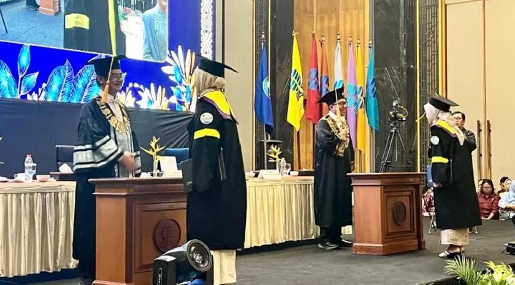 Ribuan Mahasiswa UT Palembang Diwisuda, Cetak Alumni Berkualitas Berintegritas Era Digital