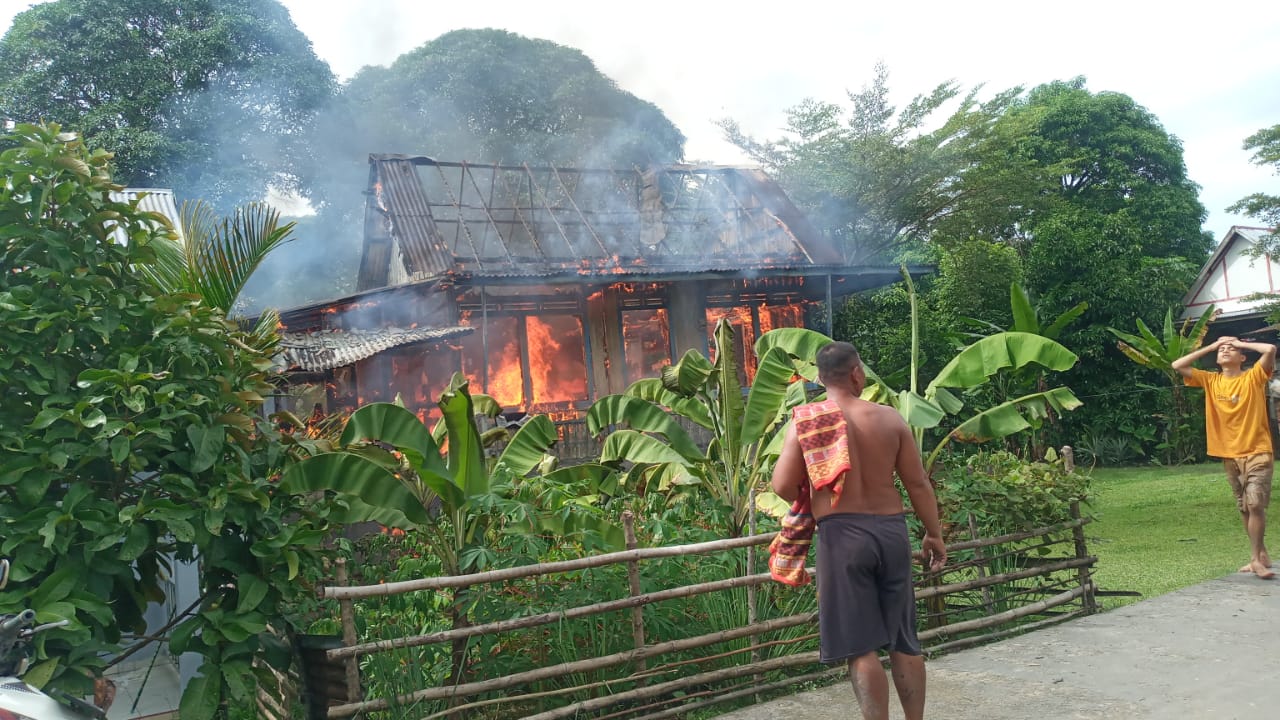Sebuah Rumah Panggung di Ogan Ilir Ludes Terbakar, Tersisa Hanya Puing-Puing, Kerugian Capai Rp 100 Juta