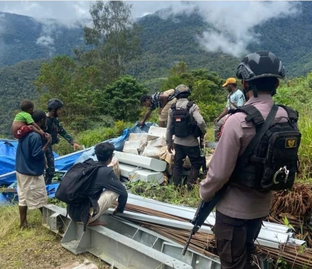 50 Personil Evakuai 4 Sandra KKB, Supaya Aman Dipindah dari Distrik Okibab ke RSUD Oksibil 