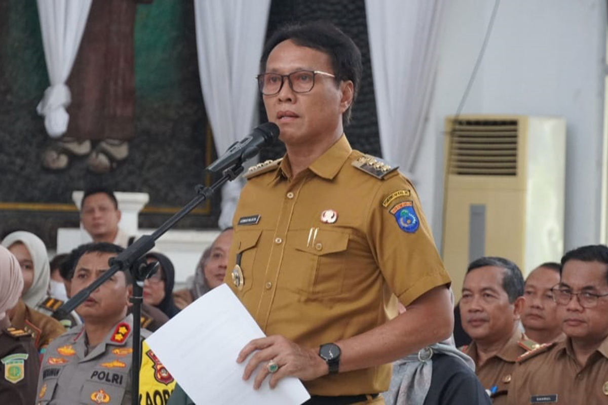 Pj Bupati OKI Beserta Istri Nyoblos di TPS 09 Sukadana Kayuagung, Tak Jauh dari Kediaman