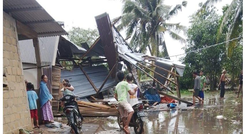 Tiga Desa di Kabupaten Banyuasin Roboh Diterjang Angin Puting Beliung