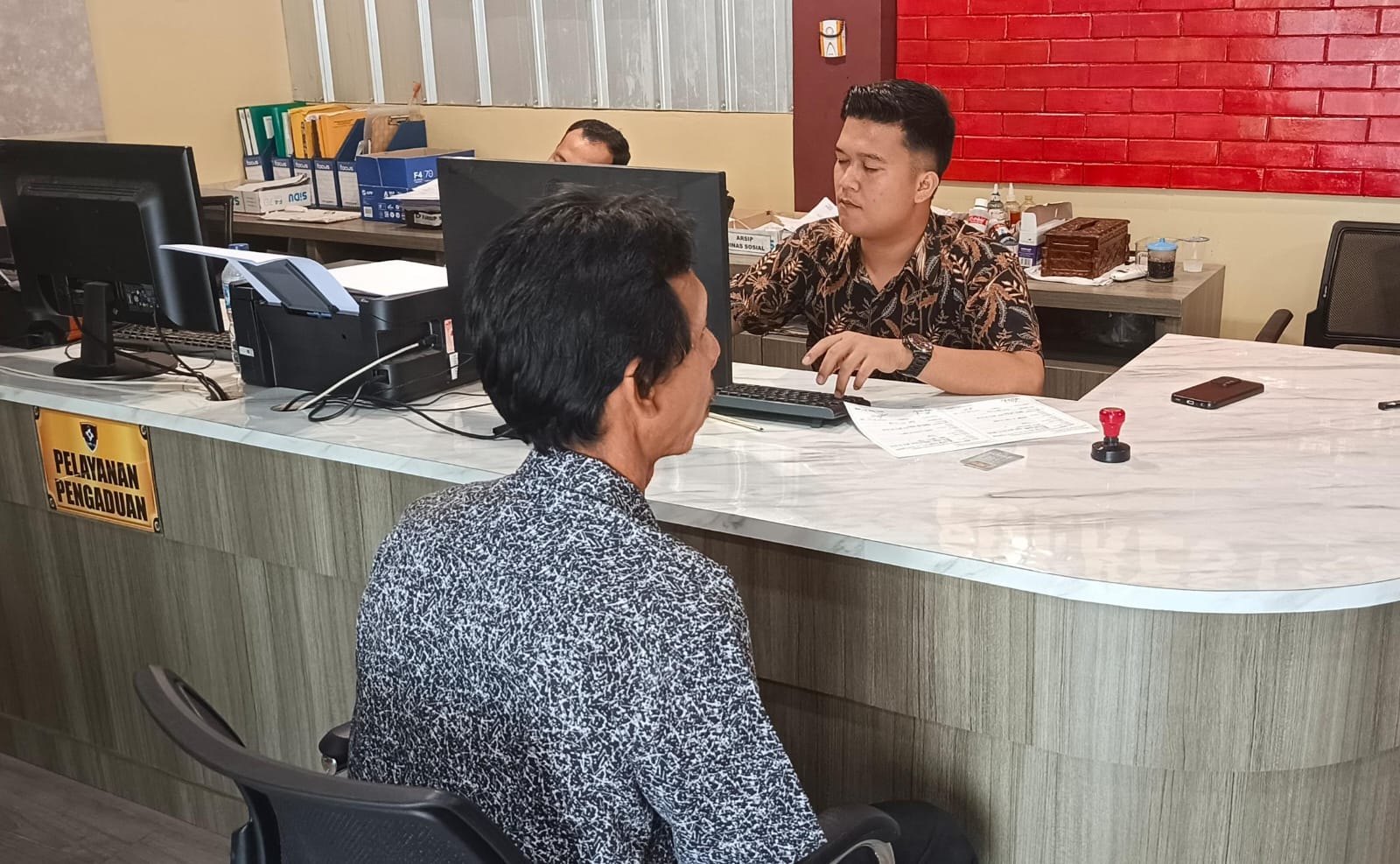 Rasa Gundah Saat Berangkat Kerja, Suami di Palembang Dapati Istri dengan PIL Sedang Bermesraan di Rumah