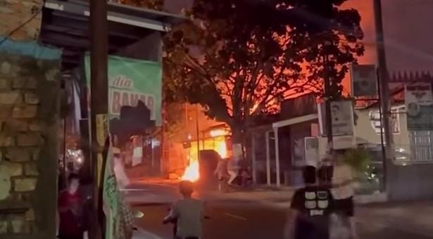 Kebakaran Rumah dan 3 Kios di Sako Palembang, Uang Jutaan dan 2 Unit Motor Ikut Hangus