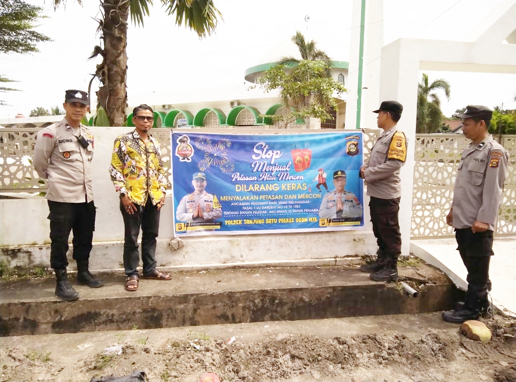 Jaga Ketertiban di Bulan Ramadan, Polsek Tanjung Batu Pasang Spanduk Larangan Menjual & Nyalakan Petasan