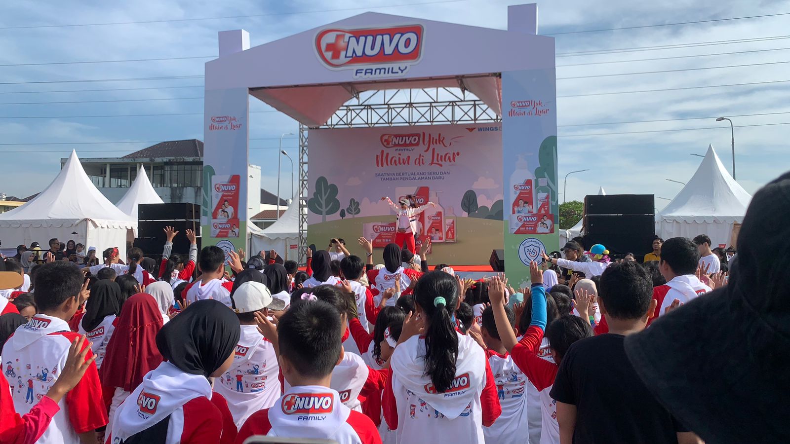 NUVO Family Gelar Kampanye Yuk Main di Luar Bersama Dion Wiyoko, Ajak Anak-anak Bermain Tanpa Takut Kuman