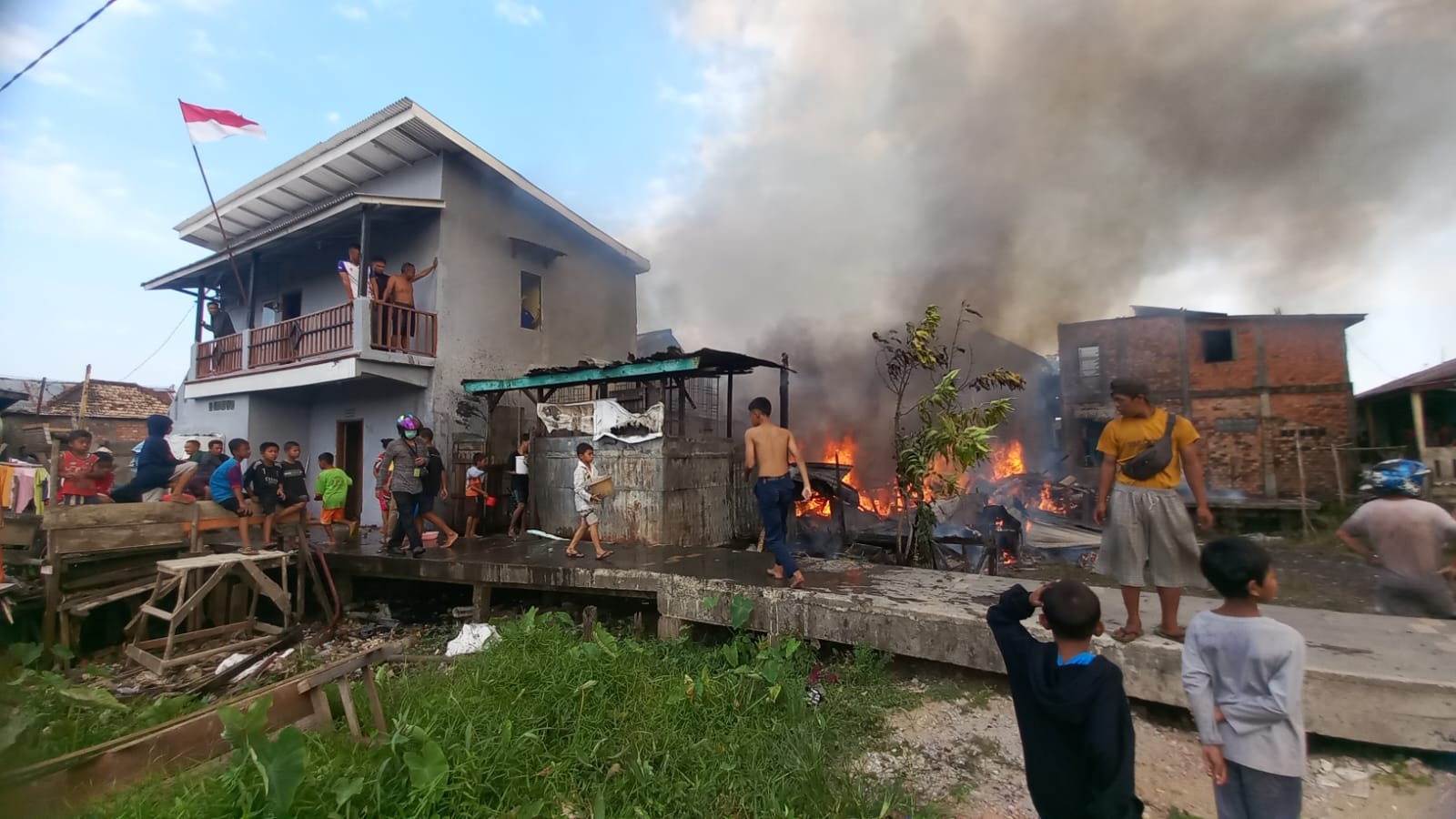 19 Rumah di Tepi Sungai Kedukan Seberang Ulu Palembang Hangus Terbakar, 33 KK Kehilangan Tempat Tinggal