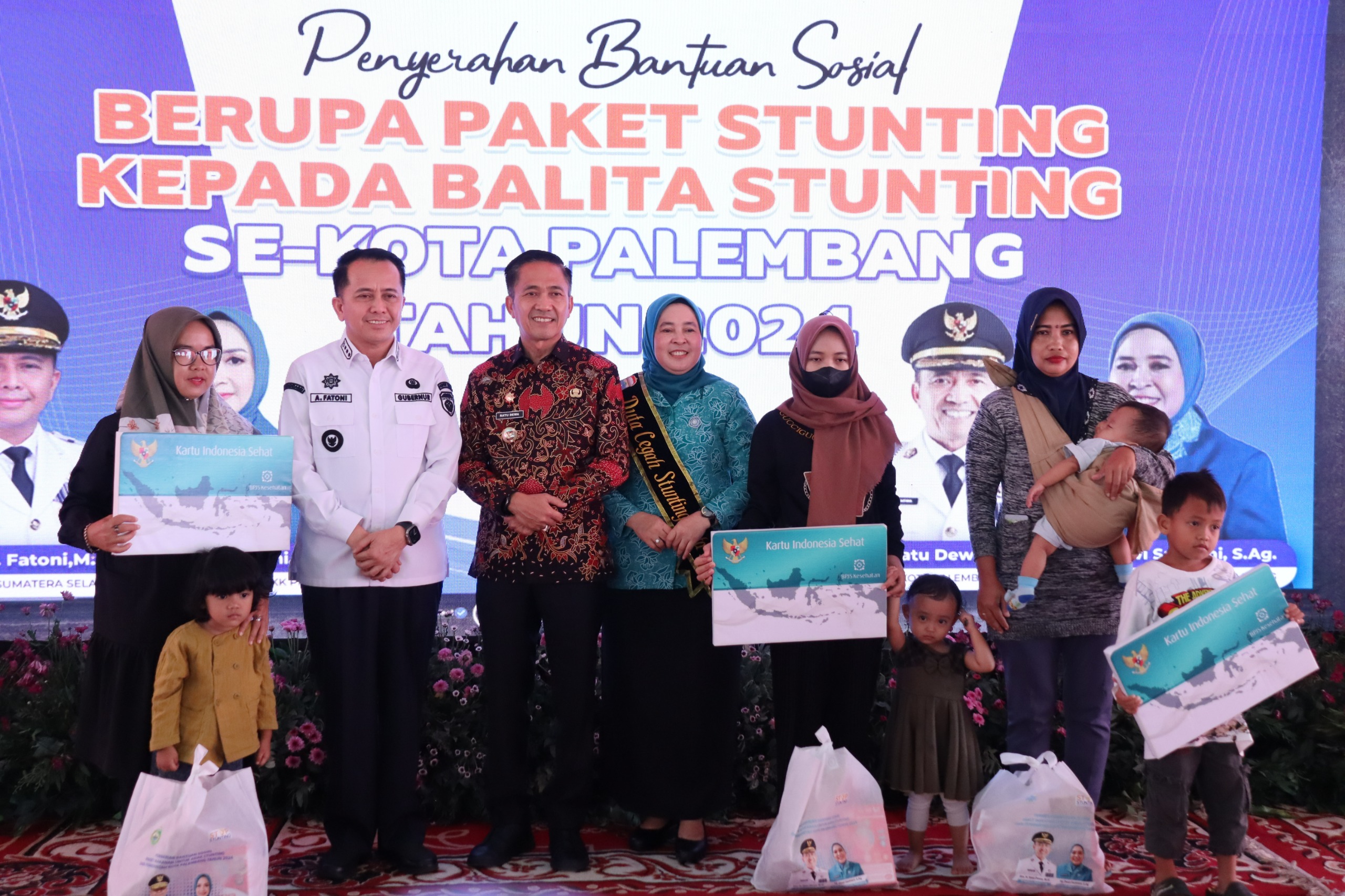 Pj Walikota Ratu Dewa Beri Bantuan Sembako untuk Balita Stunting se-Kota Palembang, Pj Gubernur: Luar Biasa!