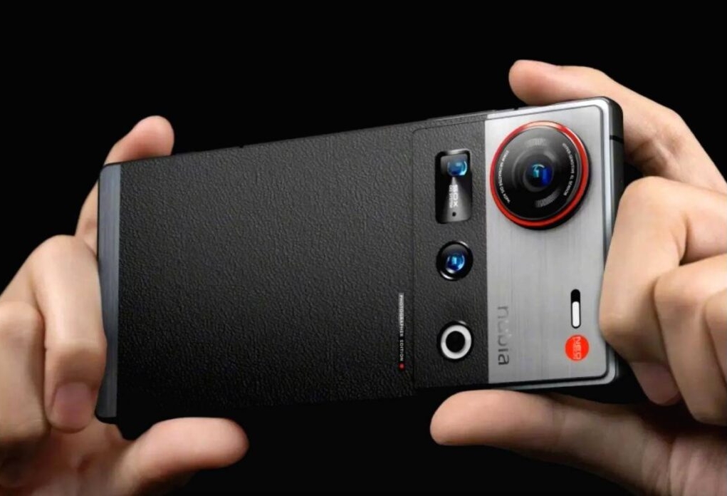 ZTE Nubia Z80 Ultra Hadirkan Desain Futuristik dengan Layar Panel OLED dan Kecerahan 2.000 Nits