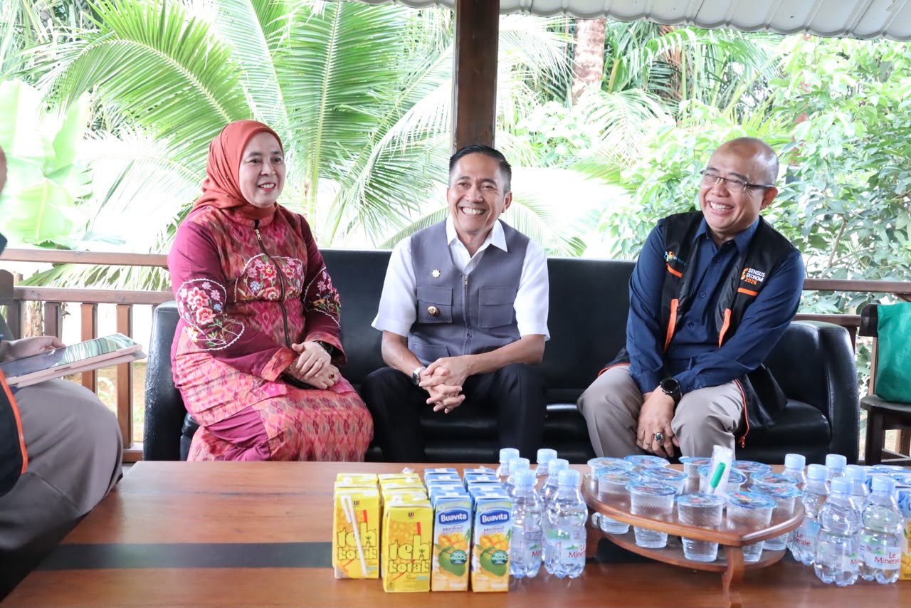 Paket Komplit SE 2026 Dilaunching, Ratu Dewa Jadi Orang Pertama Didata BPS Palembang