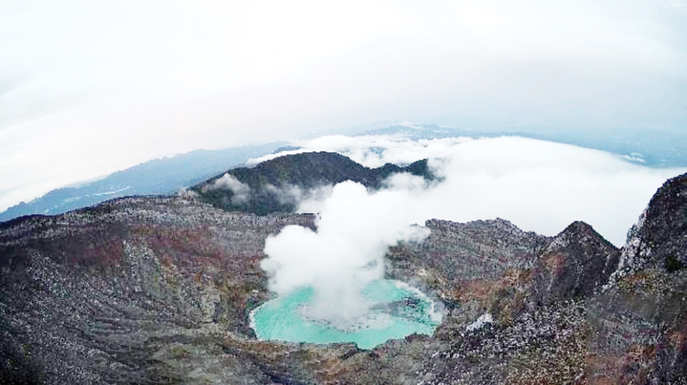 Perdana 2025, Gunung Api Dempo Erupsi, Kolom Abu Setinggi 20 Meter, Diimbau Jauhi Kawah 1 Km