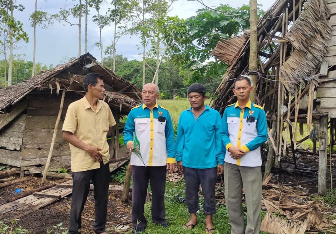 Baznas Ogan Ilir Tinjau Lokasi Rumah Roboh Akibat Diterjang Angin Puting Beliung