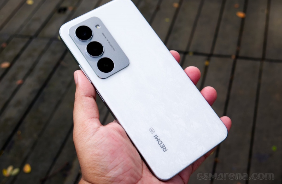 Desain Flat Stylish! Redmi 15 Tawarkan 3 Pilihan Warna Menawan dengan Harga Ramah Kantong