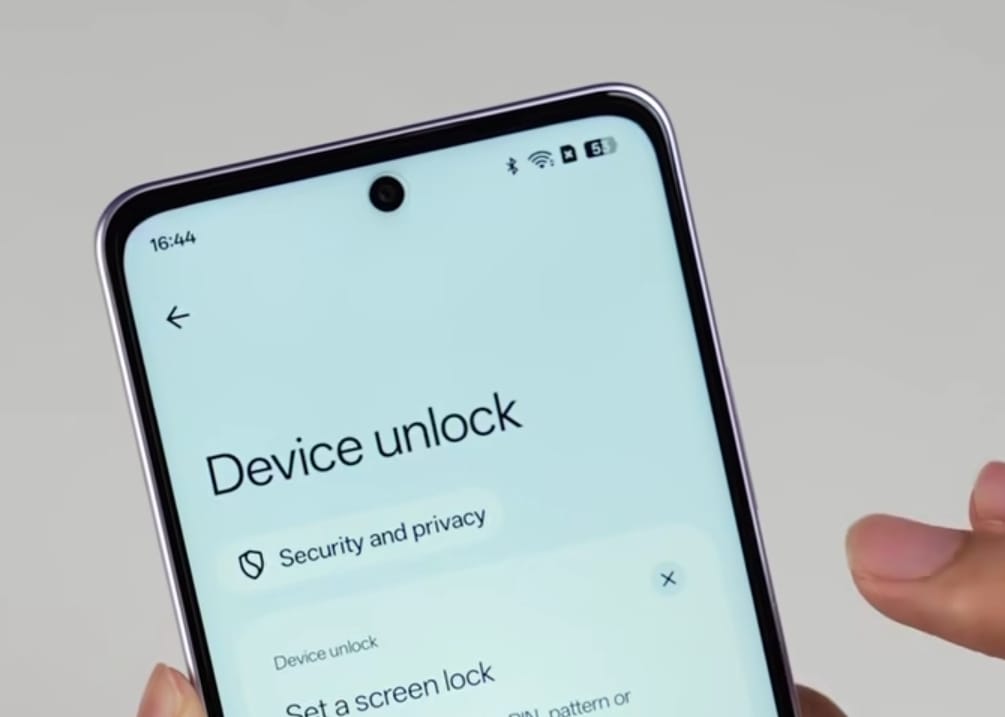  COCOK BUAT PETUALANG! Oppo A6 Pro 4G Tahan Air Panas 80°C, Baterai 7000 mAh, Standar Militer Harga Terjangkau