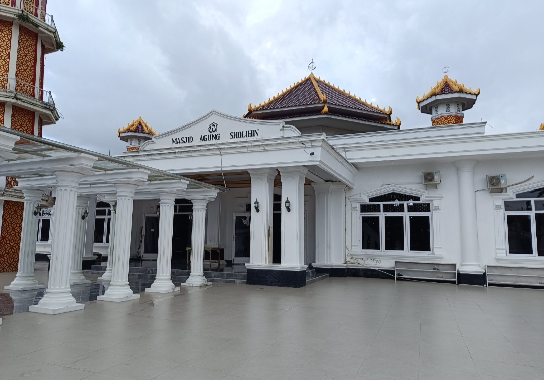 Bupati OKI Solat Ied Idulfitri di Masjid Agung Sholihin Kayuagung