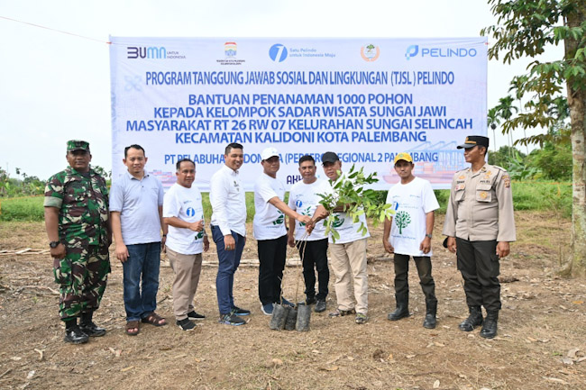 Pelindo Tanam 1000 Pohon Produktif di Sumatera Selatan