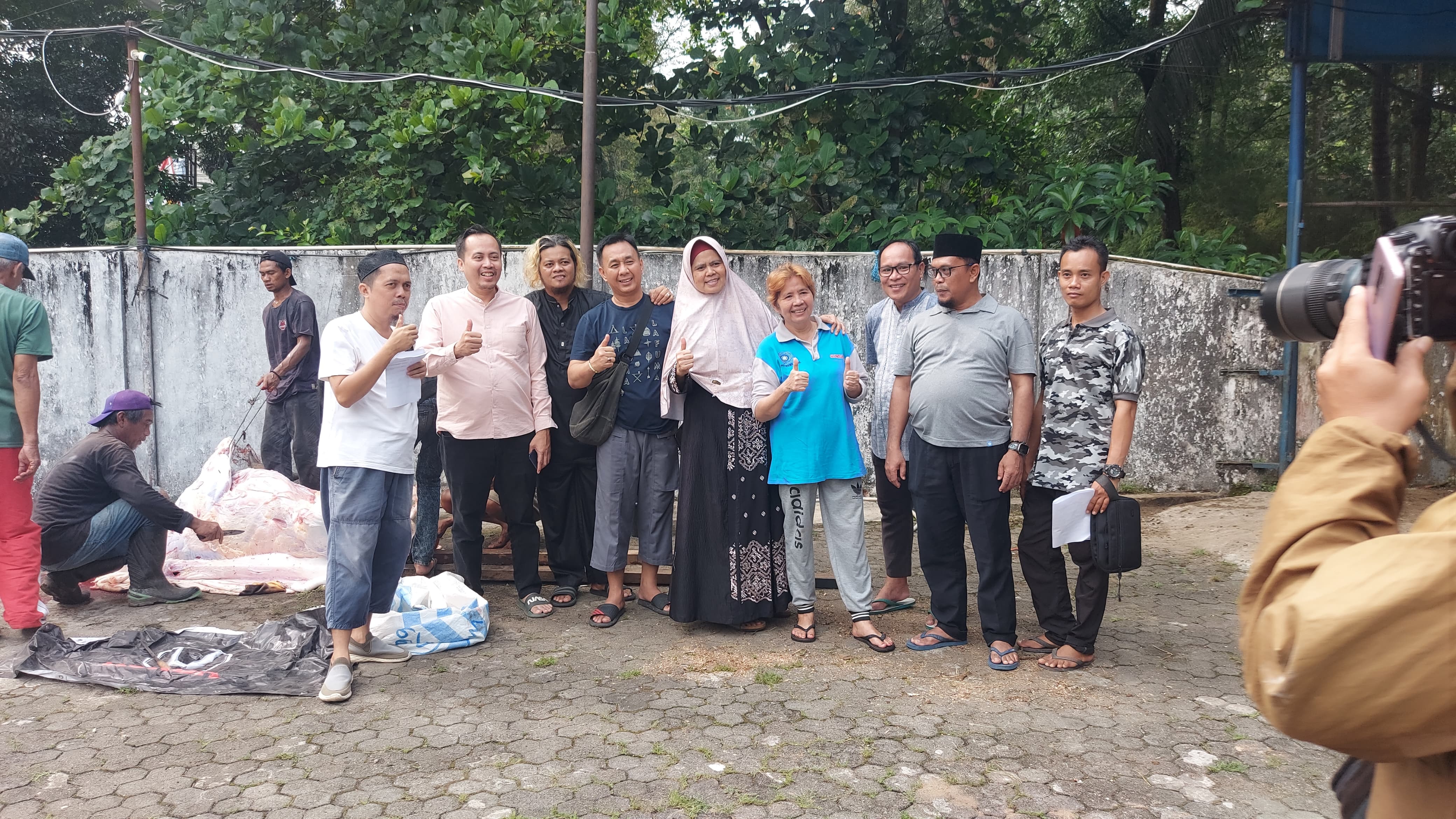 Sumeks Group Sembelih 3 Hewan Kurban dan Bagikan Ratusan Kantong Daging pada Idul Adha 2025